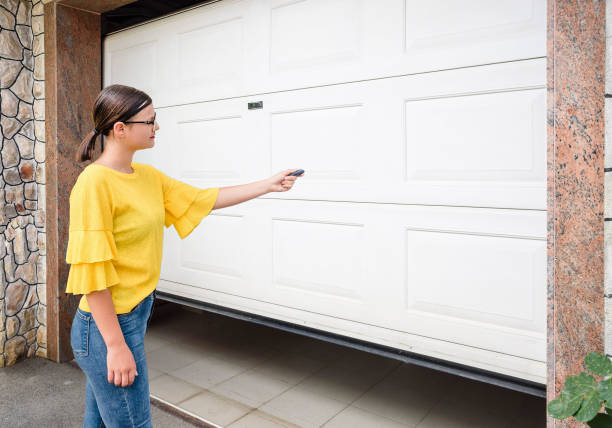 Serrurier porte de garage Lyon 6 : 8 caractéristiques d’une porte de garage de qualité